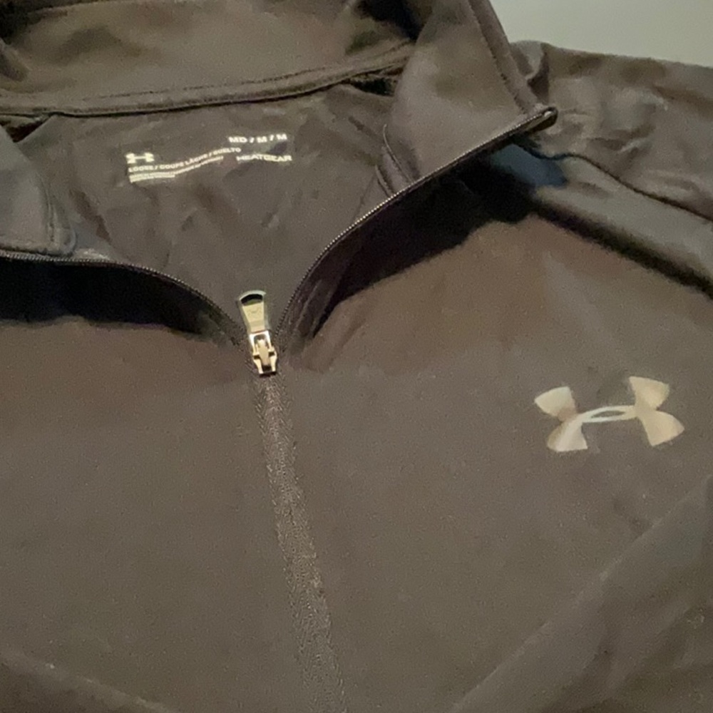 Under Armour Heat Gear long sleeve half zip loose fit size M